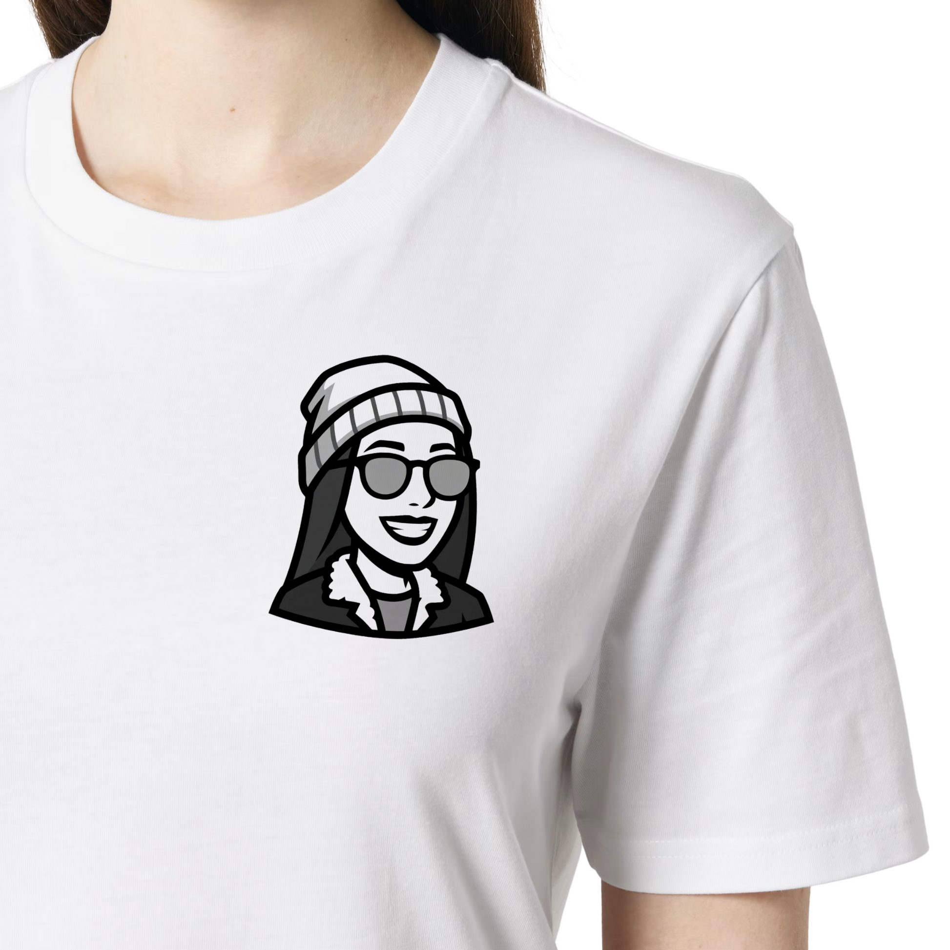 Portrait redessiné à l'encre de Chine, imprimé sur un t-shirt blanc