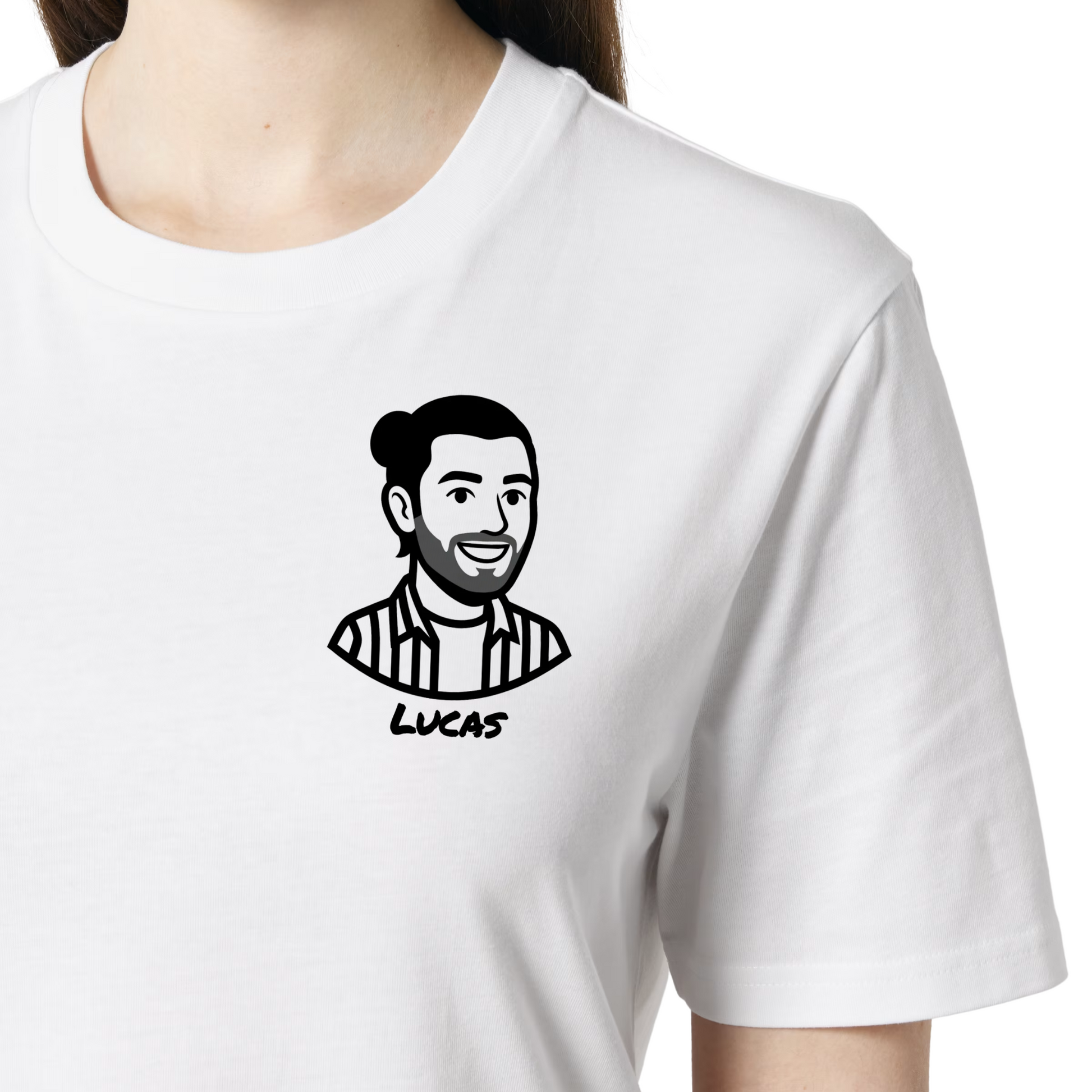 Portrait redessiné à l'encre de Chine, imprimé sur un t-shirt blanc