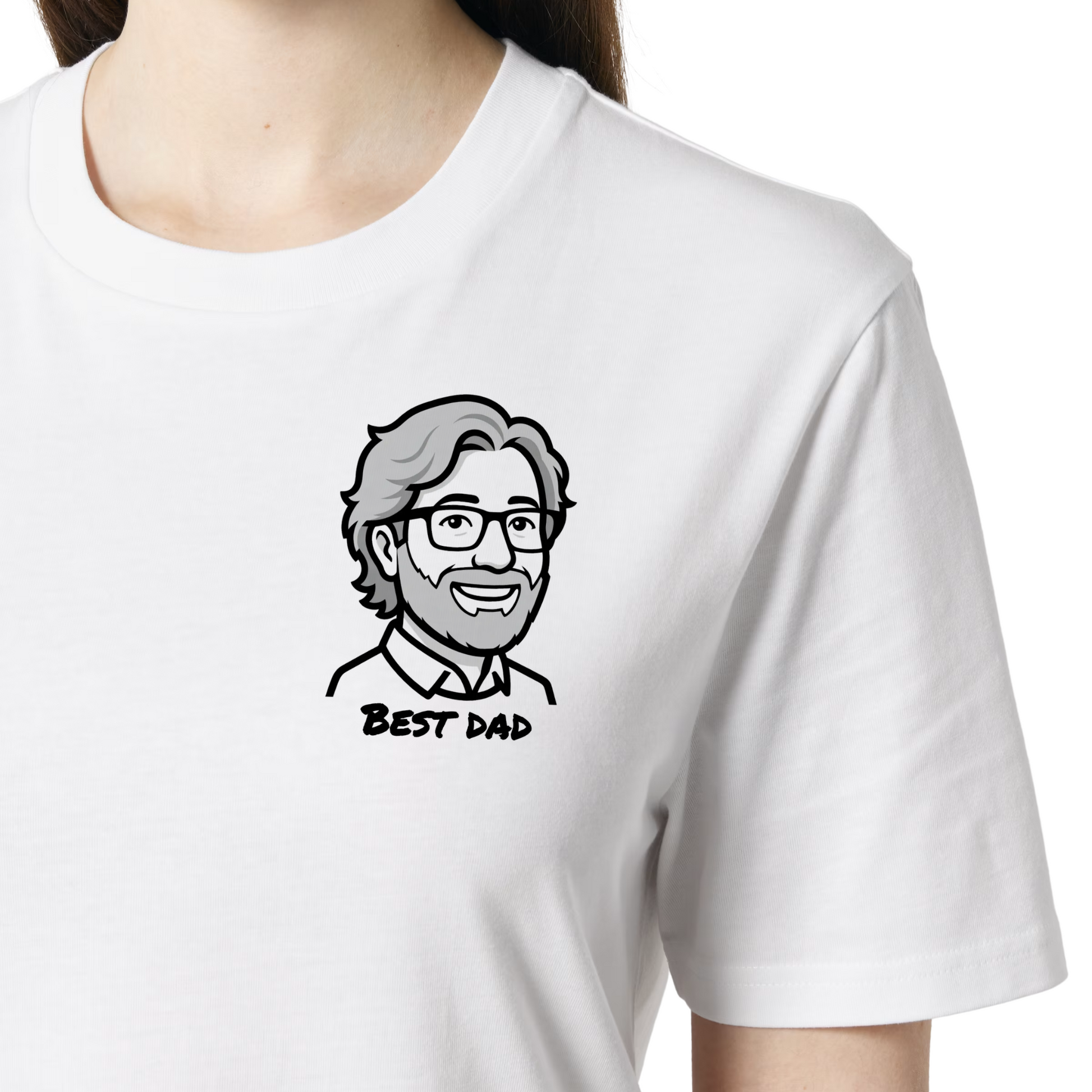Portrait redessiné à l'encre de Chine, imprimé sur un t-shirt blanc
